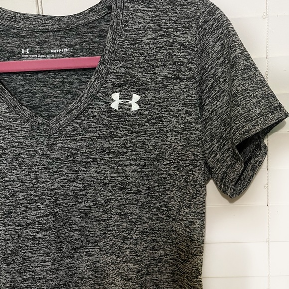 Under Armour V Neck, Short Sleeve Women’s Shirts Sz SM - Picture 2 of 3